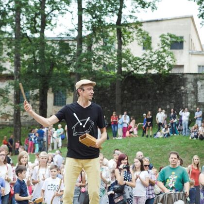 Ritma svētki ar Dzintara kolektīviem un svētku apmeklētājiem