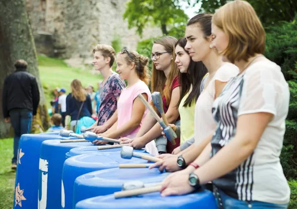 Dzintara izveidota Jaunpiebalgas vidusskolas ritma grupas uzstāšanās